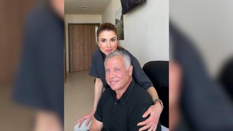 الملك رانيا  تنشر صورة للملك عبدالله الثاني بعد إجرائه عملية جراحية لمعالجة انزلاق غضروفي.jpeg