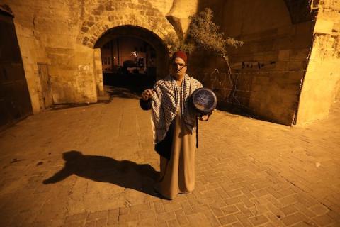 مسحراتي في خانيونس جنوب قطاع غزة