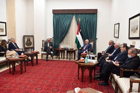 أبومازن يستقبل المبعوث الأممي الخاص لعملية السلام.jpg