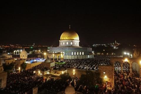 أجواء ليلة القدر في المسجد الأقصى (Getty Images).jpg