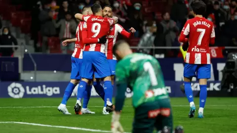 عمق أتلتيكو مدريد جراح ضيفه ألافيس بعدما هزمه بأربعة أهداف لواحد