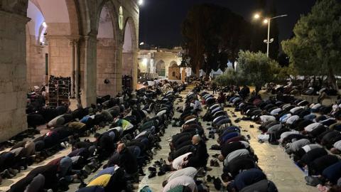 ٧٠ الف مصلٍ أدوا اليوم صلاتي العشاء والتراويح في رحاب المسجد الأقصى 1.jpg