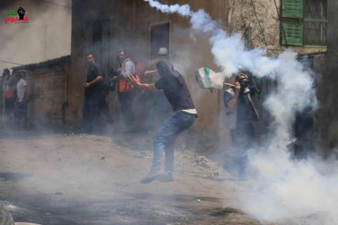 المواجهات التي اندلعت بين الشبان وقوات الاحتلال في قرية كفر قدوم شرق قلقيلية 4.jpg
