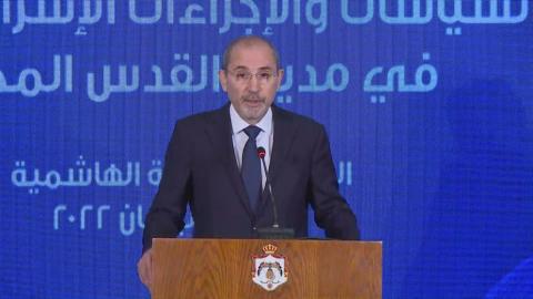 أيمن الصفدي خلال مؤتمر صحفي بعد اجتماع اللجنة الوزارية العربية في عمّان.jpeg