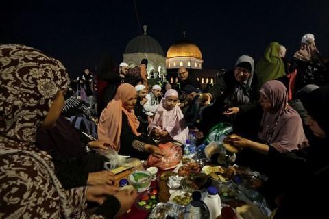 أجواء ليلة القدر في المسجد الأقصى (Getty Images) 14.jpg