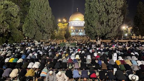٧٠ الف مصلٍ أدوا اليوم صلاتي العشاء والتراويح في رحاب المسجد الأقصى.jpg