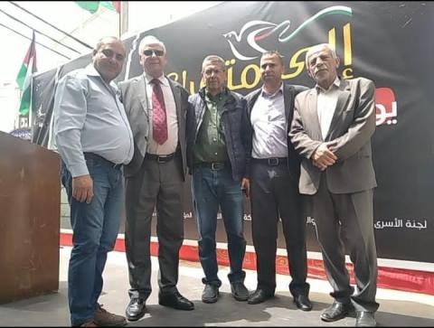 مطلق :" أسرانا البواسل لستم وحدكم"