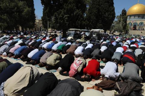 مظاهرة داخل المسجد الأقصى احتجاجا على العدوان عليه والمصلين فيه
