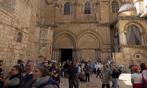 زوار لكنيسة القيامة بالقدس المحتلة (Getty Images).jpg