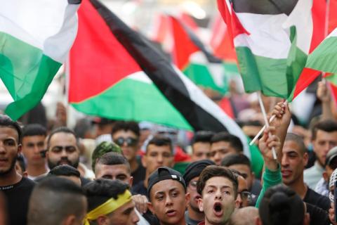 إصابات على المدخل الشمالي للبيرة ومسيرة أعلام فلسطينية وسط رام الله
