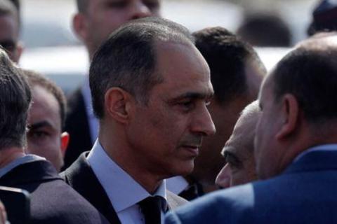 جمال مبارك يتلقى العزاء بعد وفاة والده الرئيس المصري السابق الراحل محمد حسني مبارك في القاهرة عام 2020 . صورة من أرشيف رويترز.jpg