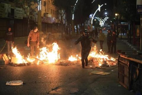 اعتقال مواطن ونجله في قرية التبان جنوب الخليل