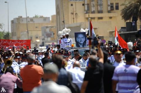 جماهير غفيرة تشيّع جثمان الشاعر الكبير مظفر النواب.jpg