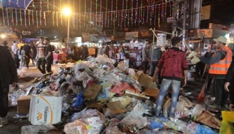 بلدية خان يونس تجمع وتُرحل 320 طن من النفايات الصلبة خلال ليلة وإجازة العيد