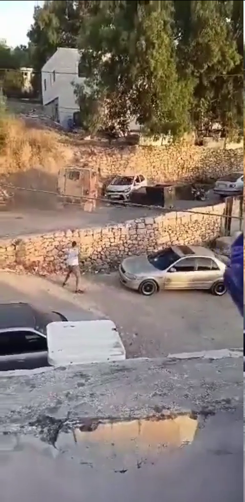 إصابة 4 مواطنين بالرصاص الحي وسيدة بصدم مركبتها  في قرية المزرعة الغربية