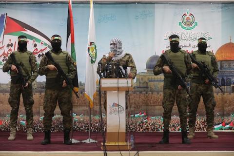 فلسطينيون أنصار حركة حماس يحضرون المؤتمر الوطني في الذكرى السنوية الأولى لمعركة سيف القدس في مدينة غزة