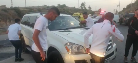 بالفيديو مقتل مواطن من الخليل وإصابة زوجته وشخص أخر باطلاق نار على خلفية شجار عائلي
