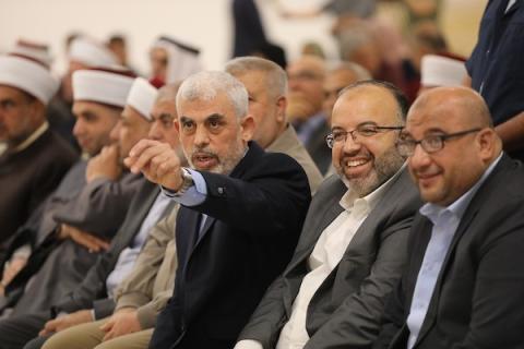رئيس حركة حماس بغزة يحيى السنوار (أبو إبراهيم) خلال لقاء مع النخب في قطاع غزة.jpg