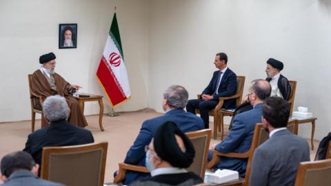 لقاء الرئيس السوري بشار الأسد مع المرشد الأعلى للجمهورية الإسلامية علي خامنئي في طهران. (وكالة الأنباء السورية