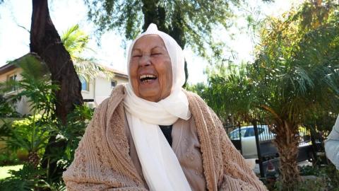 أبومازن يهاتف شقيق عميد الأسرى كريم يونس معزيا بوفاة والدته