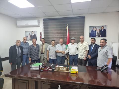 وفد من الجبهة العربية الفلسطينية يلتقي رئيس بلدية كفر عقب