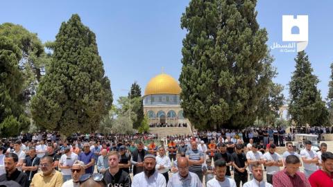 صلاة الجمعة في المسجد الأقصى.jpg