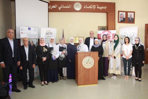 جمعية اللجنة الاهلية تنظم  حفلاً ختامياً لعدد من الدورات التدريبية
