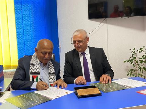 رئيس بلدية غزة يوقع اتفاقية توأمة مع بلدية كالنشت في رومانيا