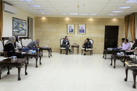 نائب محافظ اريحا  تؤكد ضرورة المشاركة المجتمعية في عملية البناء والتطوير واعادة الوهج والبريق للعمل التطوعي والمبادرات الشبابية