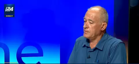 شعبان السيد والد هشام السيد المحتجز منذ سبع سنوات في غزة.webp
