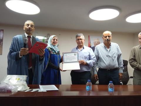 صورة تكريم د. لينا.jpg