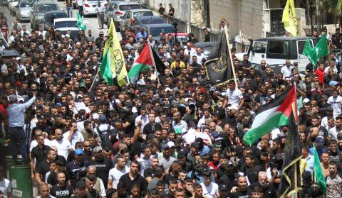 مواطنون يشيعون جثامين الشهداء براء لحلوح , يوسف صلاح , ليث سرور الذين استشهدوا برصاص الاحتلال الاسرائيلي فجر اليوم في مدينة جنين 8.jpg
