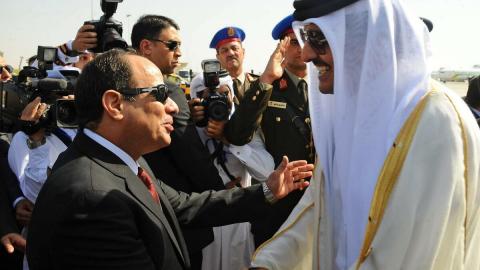 أمير قطر يصل إلى القاهرة في أول زيارة منذ 7 سنوات.jpg