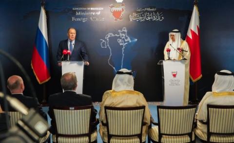 وزيرا خارجية البحرين عبد اللطيف بن راشد الزياني، وروسيا سيرجي لافروف.jpeg
