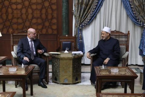 الهباش يطلع شيخ الازهر على اخر المستجدات في فلسطي.jpg