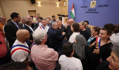 اشتية يستقبل وفدا من رؤساء بلديات فرنسية.jpg