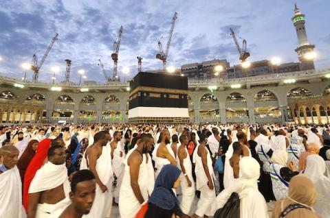 الحجاج يطوفون حول الكعبة المشرفة خلال موسم الحج في المسجد الحرام بمدينة مكة المكرمة 23.jpg
