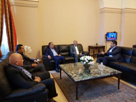 ابو هولي يبحث مع رئيس لجنة الحوار اللبناني – الفلسطيني التحديات التي تواجه قضية اللاجئين والاونروا