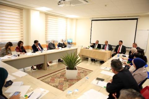 "المدرسة الوطنية" و "الدستورية العليا" تفتتحان برنامجاً تدريبياً للمستشارين القانونيين