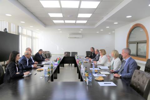 الشيخ يستقبل مساعدة وزير الخارجية الأميركي والوفد المرافق لها.jfif