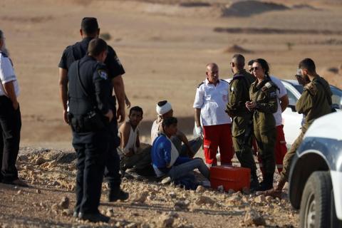 قطعان المستوطنين بحماية جنود الاحتلال تعتدي بالضرب على الرعاة من عرب المليحات شمال غرب اريحا.(عدسة:سليمان ابو سرور/وفا)