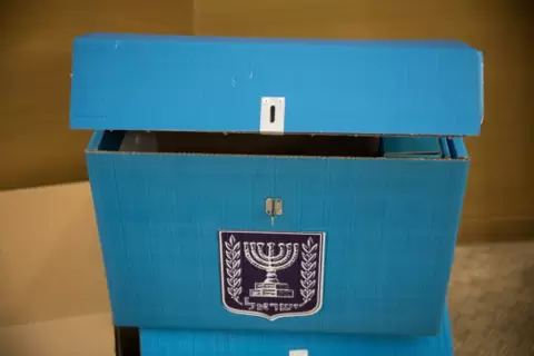 صندوق اقتراع في الكنيست الإسرائيلي في القدس ، 18 ديسمبر ، 2019..webp