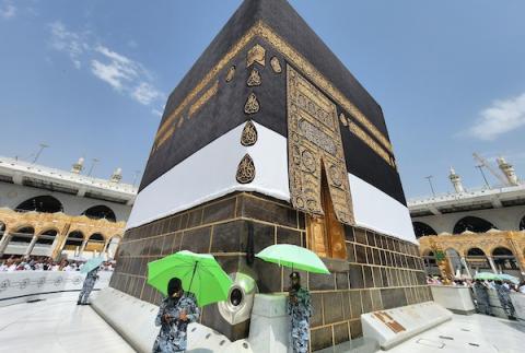 حجاج بيت الله الحرام يؤدون صلاة اخر جمعة في شهر ذي القعدة في رحاب الكعبة المشرفة بمدينة مكة المكرمة