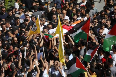 تشييع جثمان الشهيد محمود فايز أبو عيهور (27 عاما) في بلدة حلحول شمال الخليل.jpg
