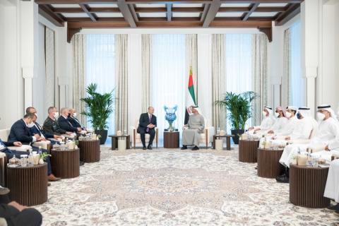 الرئيس الإماراتي يستقبل نفتالي بينيت