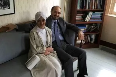 سعد الجابري المسؤول السابق بالمخابرات السعودية مع ابنته سارة في الولايات المتحدة - صورة من أرشيف رويترز.webp