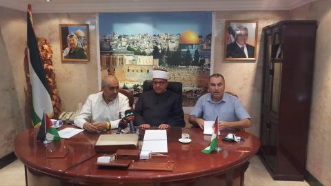 البكري خلال مؤتمر صحفي حول الاستعدادات لتصعيد الحجاج إلى المشاعر المقدسة (عدسة: مهند جدوع/وفا)