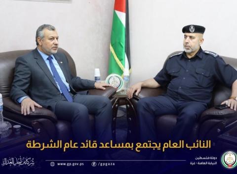 النائب العام خلال اجتماعه بمساعد قائد عام الشرطة ومدير عام المباحث العامة.jpg