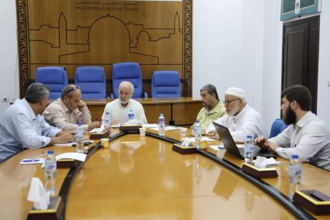 اللجنة القانونية بالتشريعي تعقد جلسة استماع لرئيس سلطة الأراضي لمتابعة عدة ملفات
