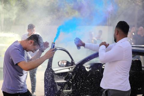 أجواء الاحتفالات بنتائج الثانوية العامة في مدينة الخليل 13.jpg